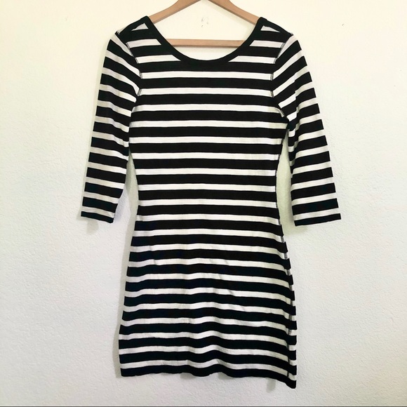 Express reversible fitted t-shirt dress - Picture 2 of 3